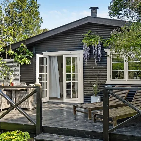 2 Bedroom Beautiful In Sjaellands Odde * Yderby